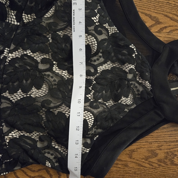 Trac Lace Formal Dress - Picture 6 of 8